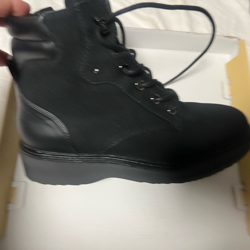 Boots 🥾 - Picture 8 of 16